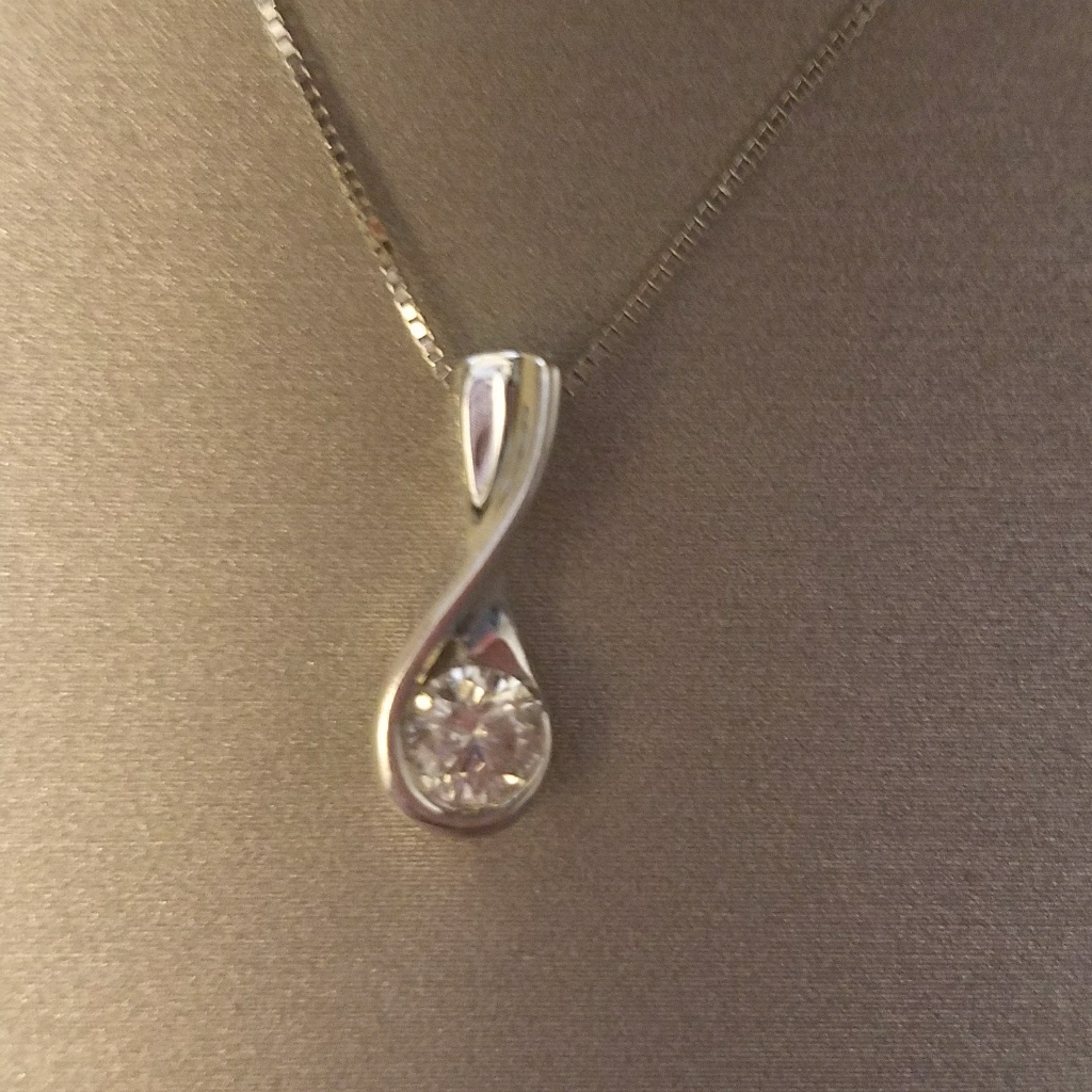 13 Ct Diamond Solitare Twist Pendant